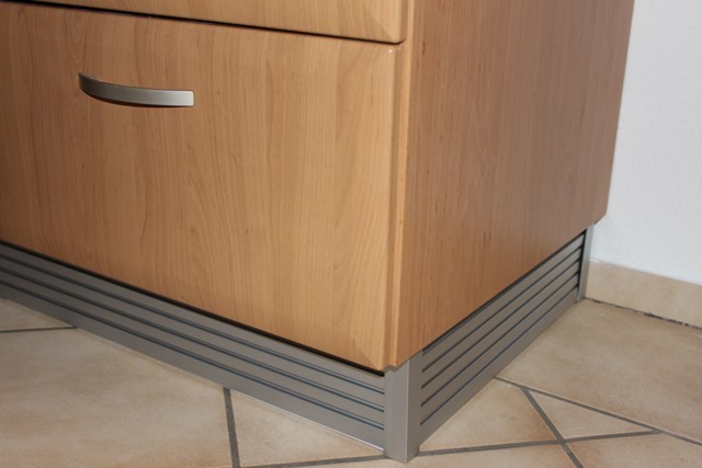 Küchensockel, sockelleiste, küchen sockelsystem aus aluminium ...